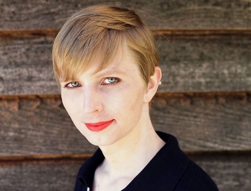 Chelsea Manning mostró su primera foto como mujer tras salir de prisión