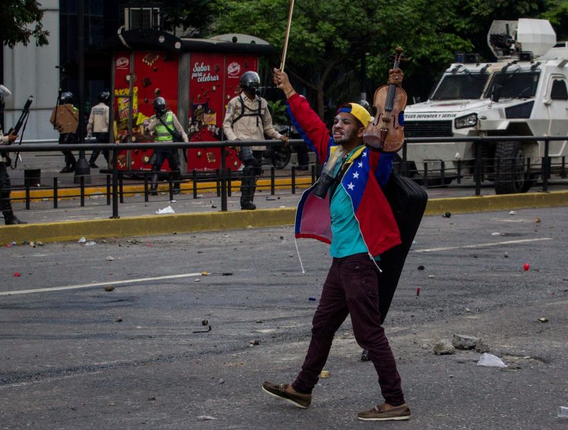 Oposición completa 50 días en las calles con Maduro aferrado a Constituyente