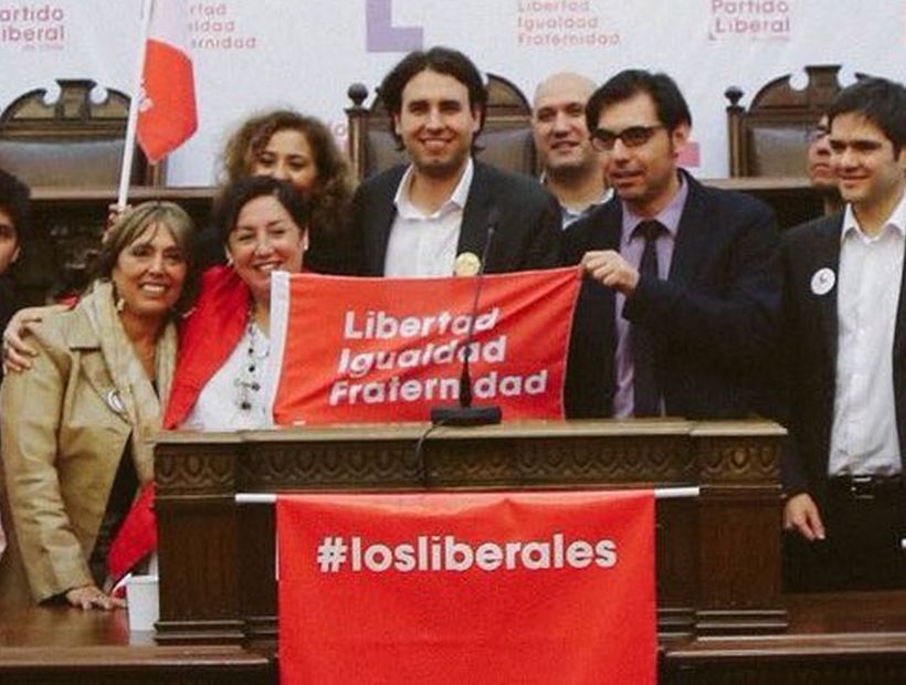 Partido Liberal le entregó su respaldo a la candidatura de Beatriz Sánchez
