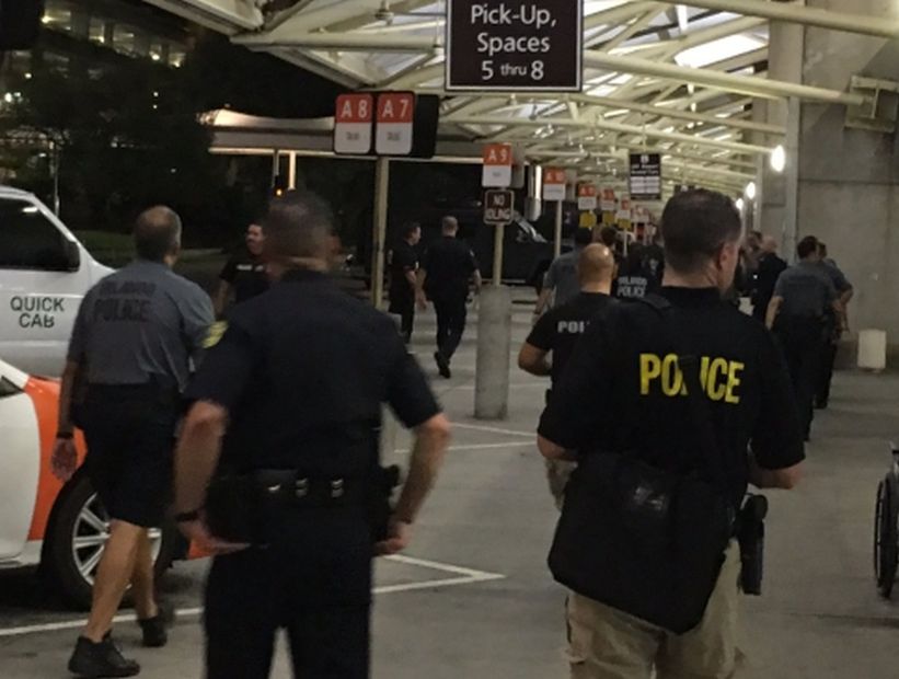 Detienen a hombre armado en el aeropuerto de Orlando