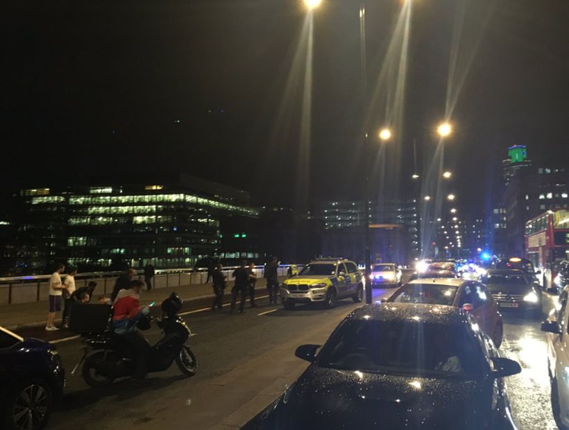 Una Van atropelló a varias personas y dejó al menos 10 heridas en el Puente de Londres