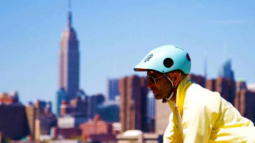 El casco inteligente para ciclistas urbanos se venderá a partir de septiembre y llegará a Chile