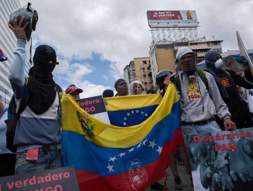 Venezuela: opositores se enfrentaron con la policía en Caracas