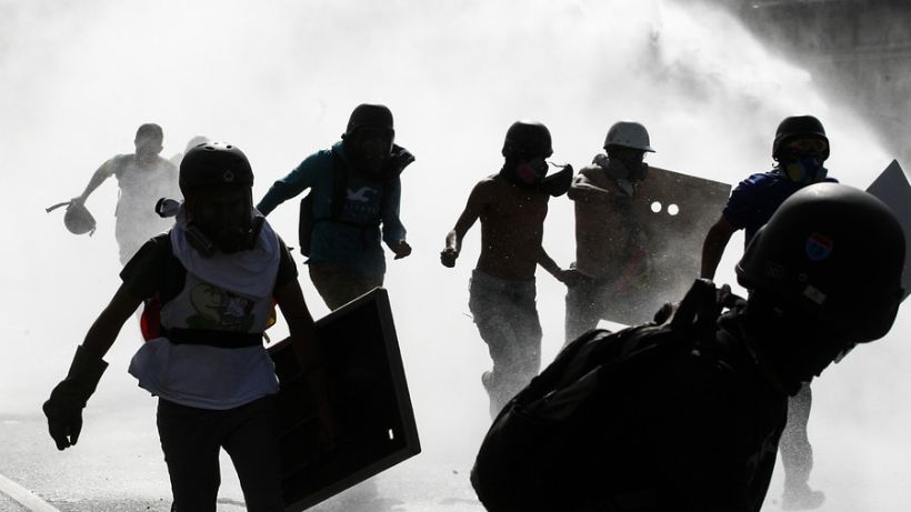 Oposición venezolana evalúa una 