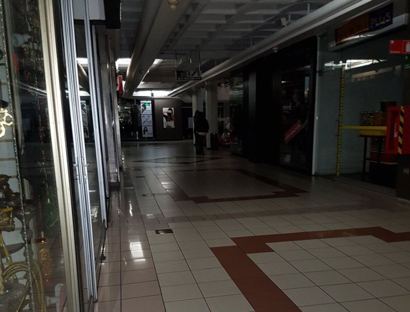 Evacuaron el mall Apumanque por un corte de luz