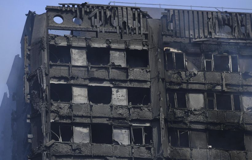 Policía elevó a 58 la cifra de muertos por el incendio de Londres