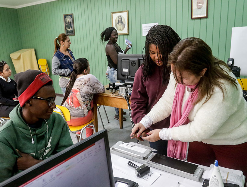 Registro Civil entregó 146 mil cédulas a extranjeros en la Región de Antofagasta
