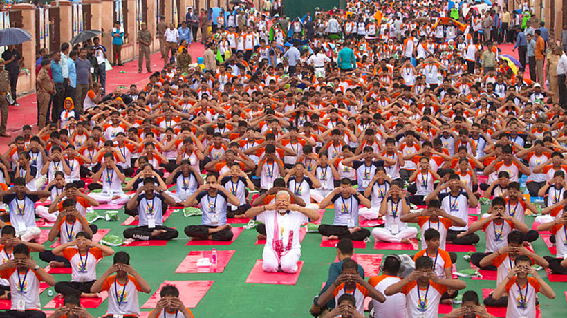 India celebró el Día Internacional del Yoga de forma masiva