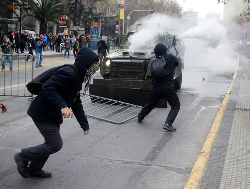 La Intendencia se querellará contra los manifestantes sorprendidos con molotov antes de la marcha de la Confech