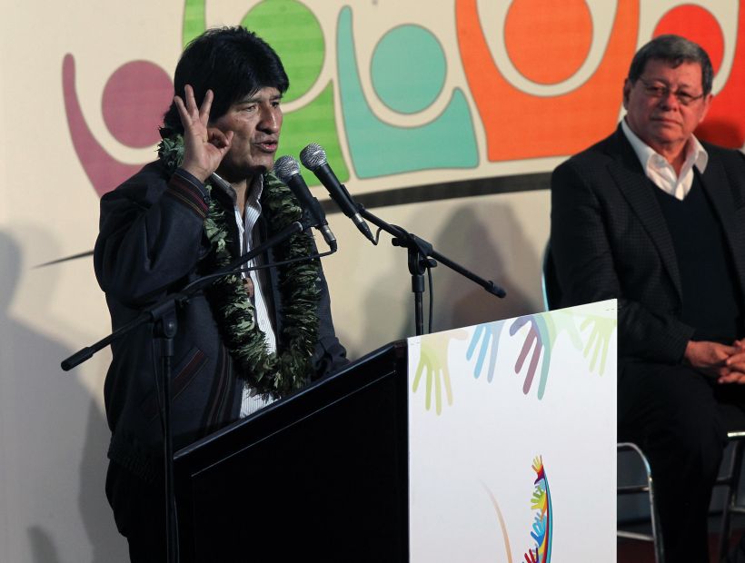 Evo Morales firmó decreto para pagar multa de funcionarios detenidos en Chile