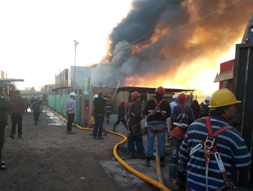 Incendio consume una bodega en San Miguel