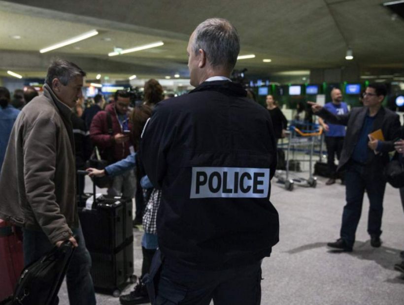 El mayor aeropuerto de Francia evacuó a 2.000 pasajeros por un intruso