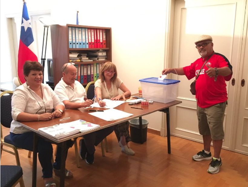 Chilenos votando en el extranjero: así ha sido el proceso histórico que ha marcado las primarias