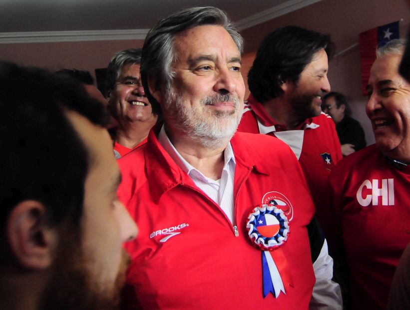 Guillier felicitó a Sebastián Piñera y a Beatriz Sánchez por sus triunfos en las primarias