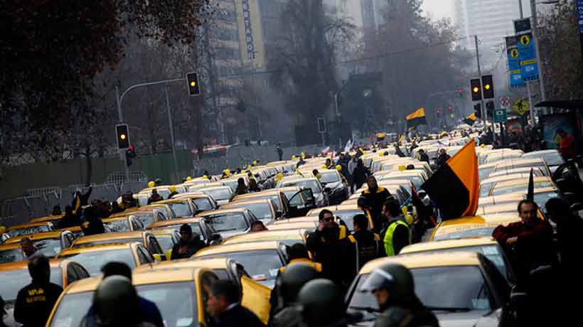 Taxistas protestan nuevamente contra las aplicaciones Cabify y Uber