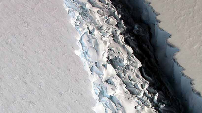 Un gigantesco iceberg se desprendió de la Antártida