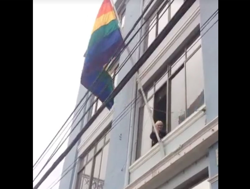 [VIDEO] Municipalidad de Valparaíso izó la bandera de la diversidad en su edificio