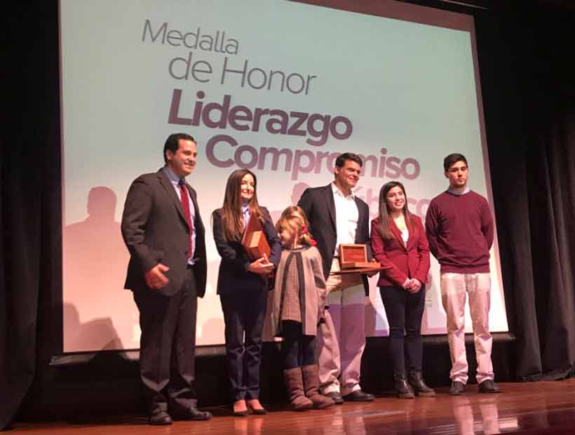 Premiaron a Lucy Ana Avilés por gestionar la llegada del Supertanker Premiaron a Lucy Ana Avilés por gestionar la llegada del Supertanker