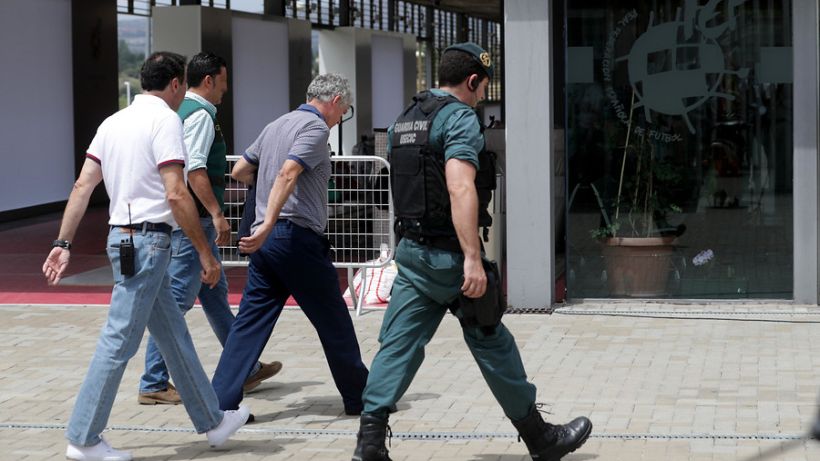 Detuvieron al presidente de la Federación Española de Fútbol y a su hijo por corrupción