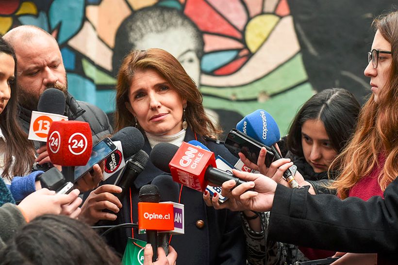 Ministra Narváez defendió a Nicolás Eyzaguirre tras revés del gobierno en el Congreso por el aborto