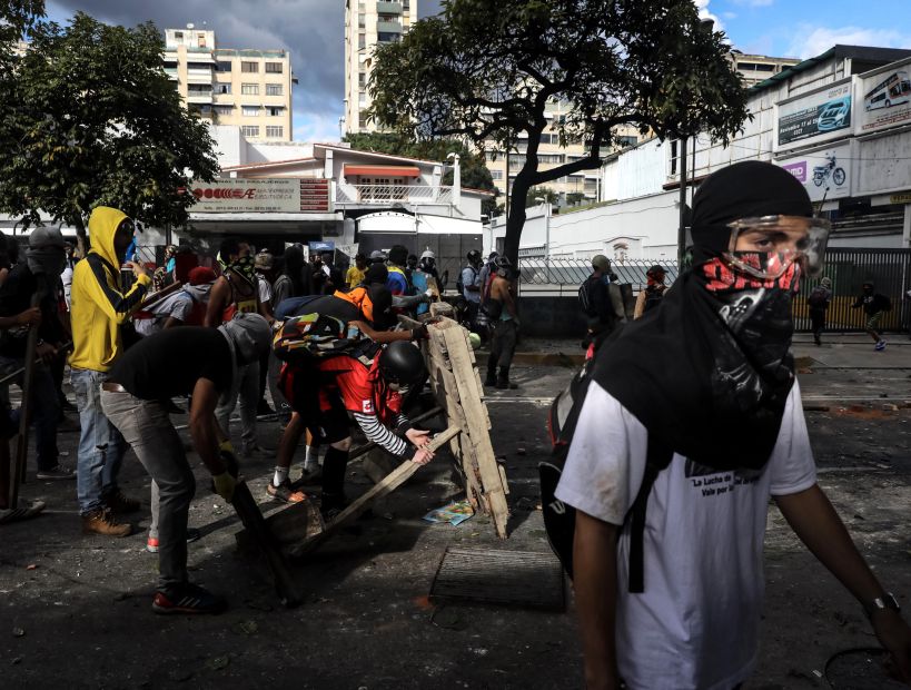 Un muerto al inicio de huelga que exige a Maduro suspender la Constituyente
