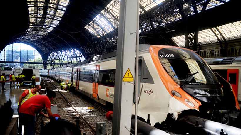 Más de 50 heridos tras choque de tren en Barcelona
