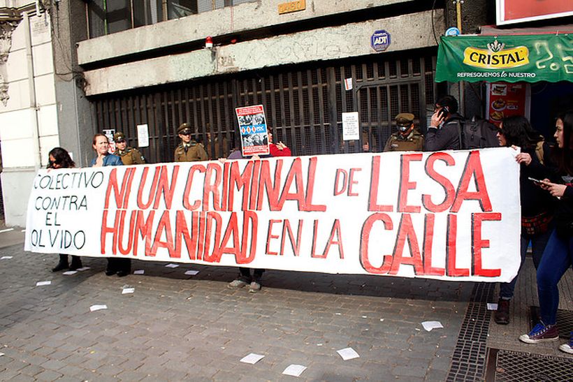 Miles de personas marcharon pidiendo la salida del jefe del Ejército, Humberto Oviedo