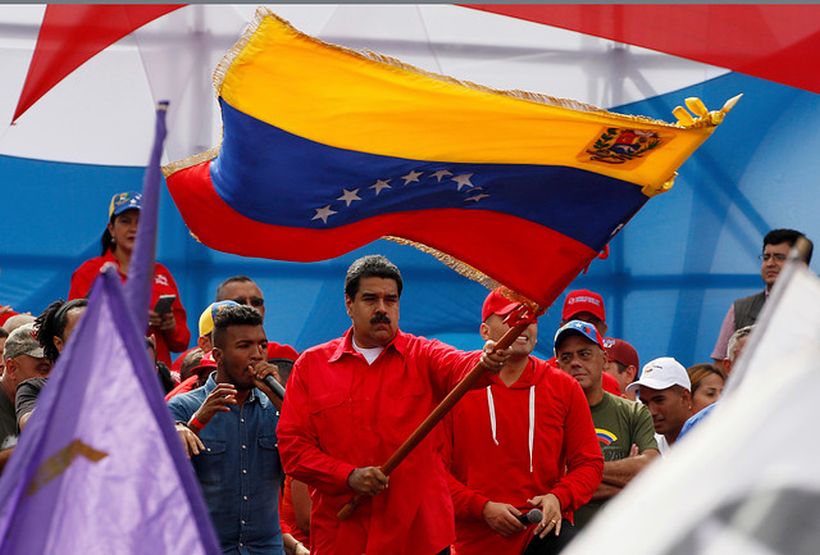 Nicolás Maduro fue uno de los primeros en votar en elección de Asamblea Constituyente