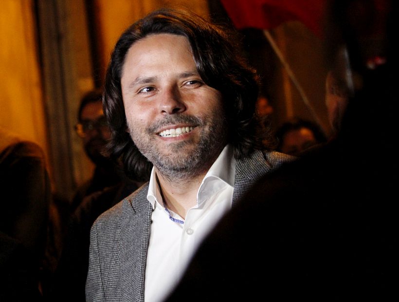 Alberto Mayol anunció su candidatura a diputado por Santiago