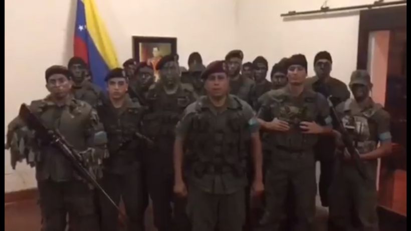[VIDEO] Grupo militar de Venezuela llamó a un alzamiento contra Maduro y fue reducido por el Ejército