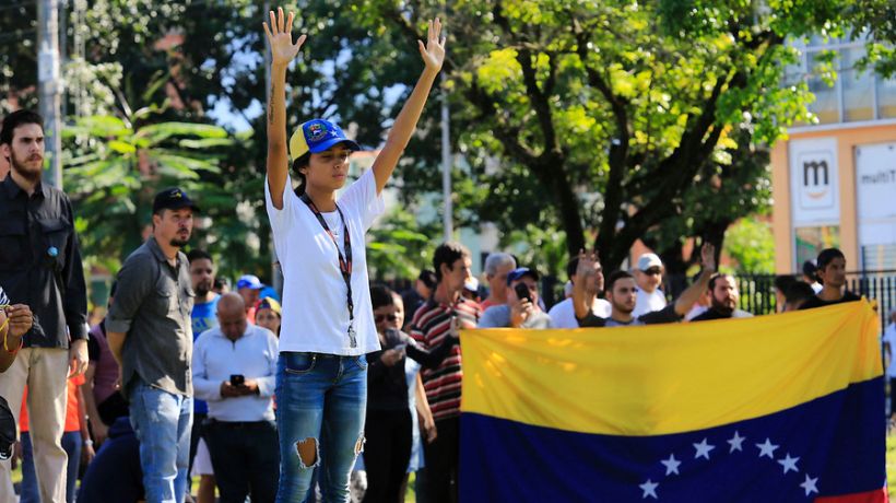 Manifestantes respaldaron a militares que asaltaron cuartel venezolano