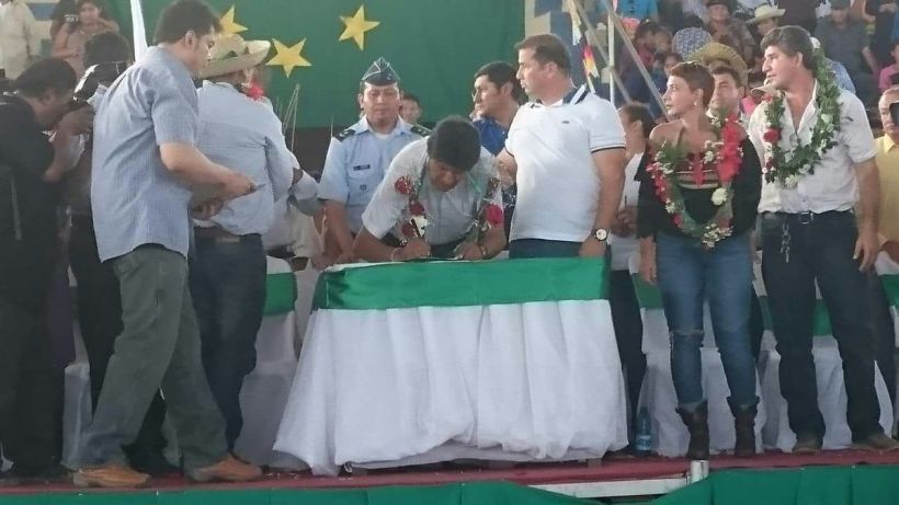 Morales firmó ley para construir una carretera en parque nacional Tipnis y tildó de 
