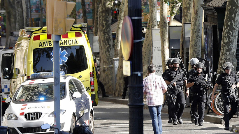 Alcaldesa de París solidarizó con Barcelona tras acto terrorista