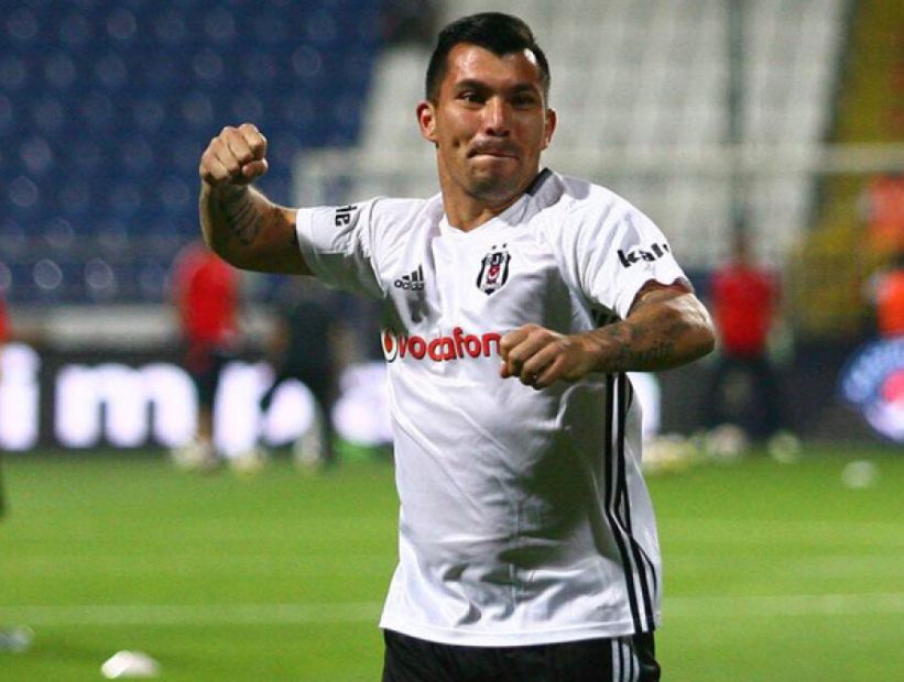 Turquía: Gary Medel ingresó en empate del Besiktas ante Kasimpasa