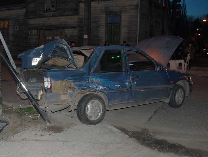 Choque de camión con automóvil dejó tres heridos en el centro de Osorno