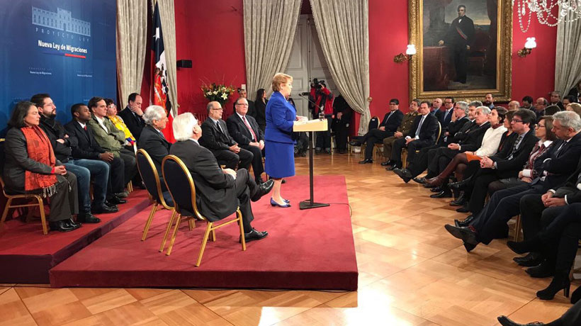 Bachelet firmó proyecto de nueva Ley de Migraciones