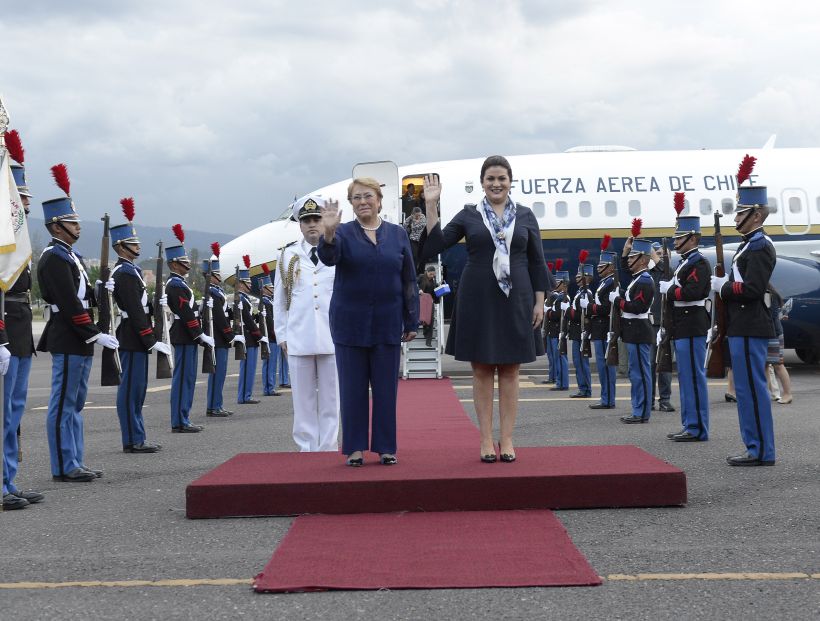 Falla en avión retrasó la gira de Bachelet por Centroamérica