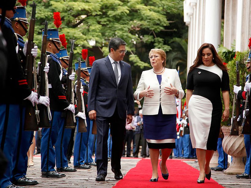 Bachelet terminó su gira por Centroamérica y el Caribe: ya está en Chile