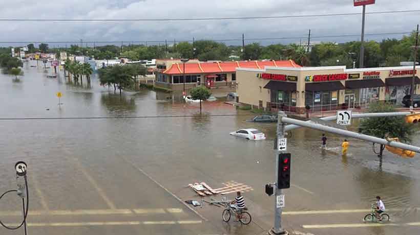 Houston está bajo el agua tras el paso de huracán Harvey