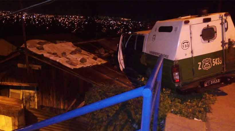 Patrulla de Carabineros terminó en el techo de una casa tras persecución en Recoleta