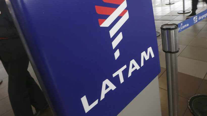 Latam informó de soluciones para pasajeros afectados por bloqueo de taxistas en el aeropuerto