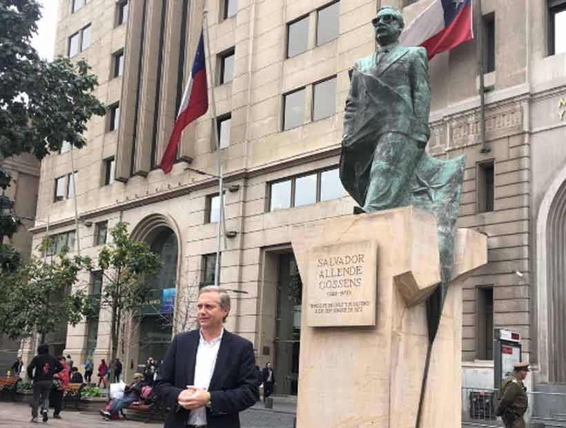 José Antonio Kast propuso quitar la estatua de Allende de la Plaza de la Constitución
