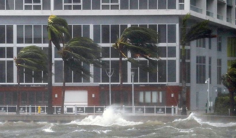 Pese a los resguardos, van tres fallecidos por paso de huracán Irma en Florida
