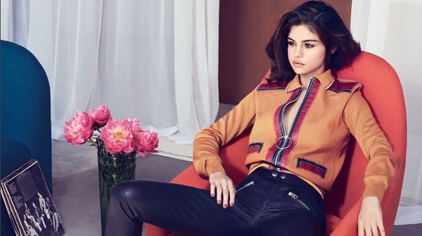 Un obsesionado fanático de Selena Gomez le quiso regalar un arreglo florar con forma fálica