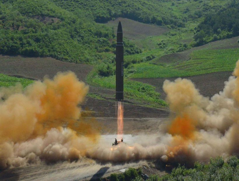 Corea del Norte lanzó un nuevo misil que sobrevoló Japón