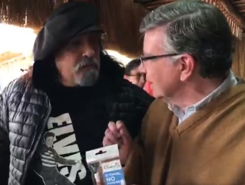[VIDEO] Fiestas Patrias: Joaquín Lavín le regaló un alcoholímetro al Negro Piñera