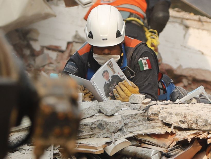 Crece la desesperación por los desaparecidos tras el sismo en México