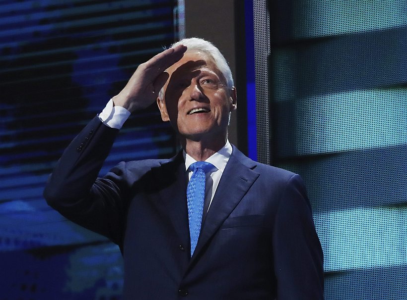 Novela de Bill Clinton será transformada en una serie