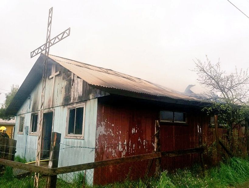 Un incendio destruyó por completo una iglesia en Los Álamos