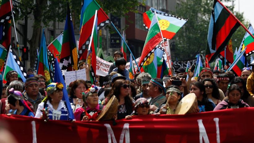 Miles de personas marcharon por el pueblo mapuche y contra el 